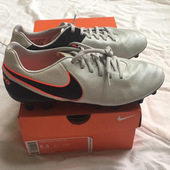 Nike Shoes - Tiempo Mystic V FG